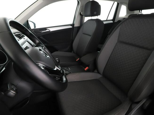 Volkswagen Tiguan 4x4 klimatyzacja navi czujnki parkowania tempomat