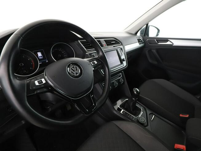 Volkswagen Tiguan 4x4 klimatyzacja navi czujnki parkowania tempomat