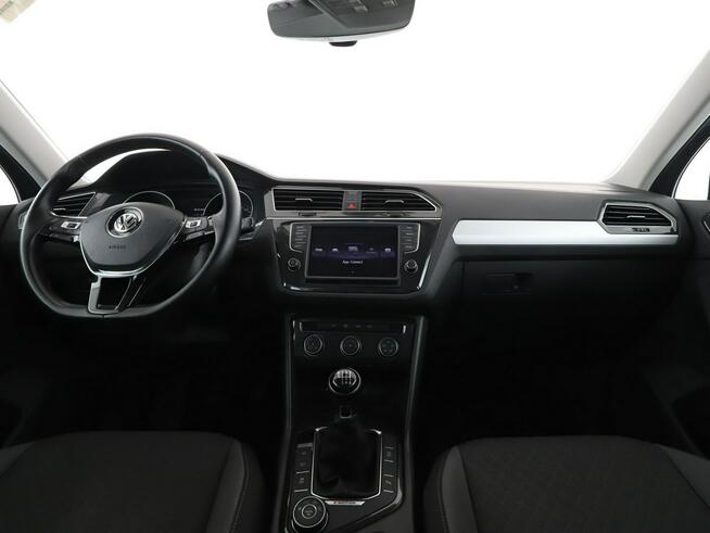 Volkswagen Tiguan 4x4 klimatyzacja navi czujnki parkowania tempomat