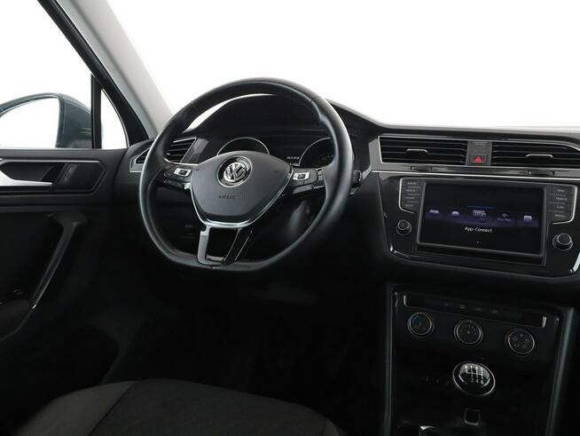Volkswagen Tiguan 4x4 klimatyzacja navi czujnki parkowania tempomat