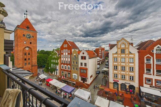 Apartament z widokiem na Bramę Targową.