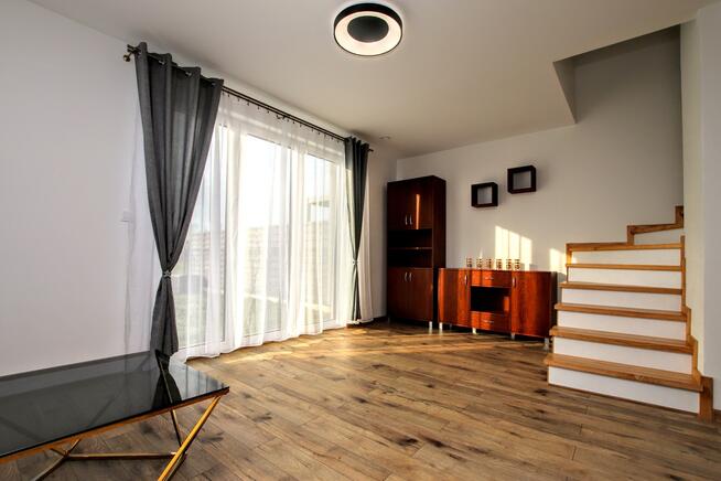 nowoczesny dom w zabudowie bliźniaczej, ogródek