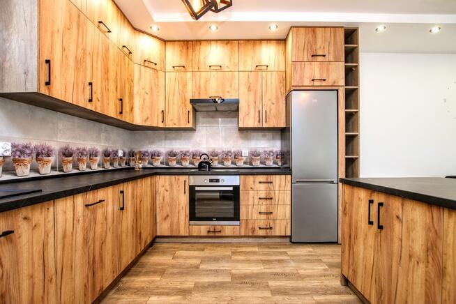 nowoczesny dom w zabudowie bliźniaczej, ogródek