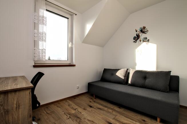 nowoczesny dom w zabudowie bliźniaczej, ogródek