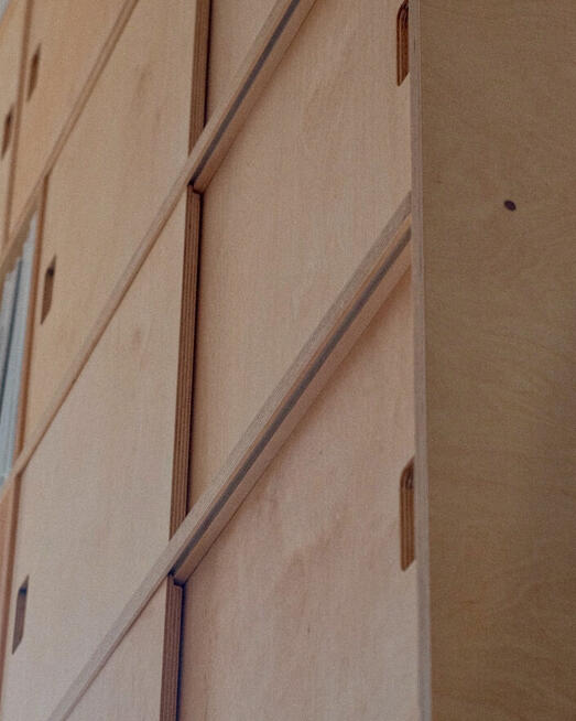 Stolarz Kraków | Meble ze Sklejki i Drewna | Regały i Komody