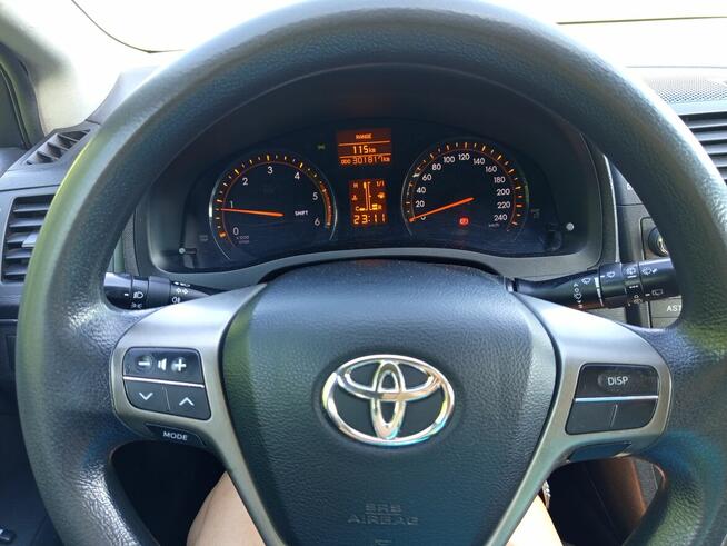 Samochód osobowy toyota Avensis