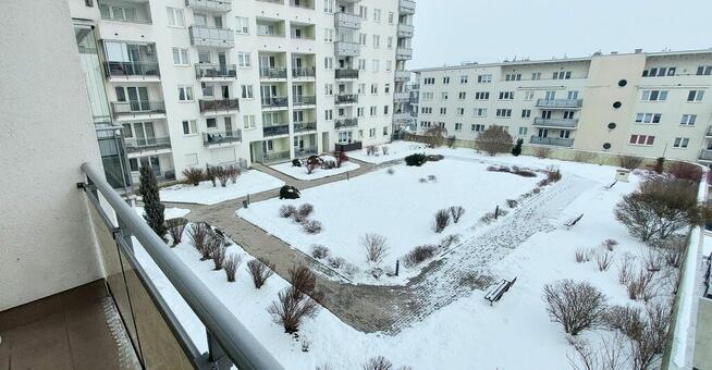 PRZESTRONNA KAWALERKA Z ODDZIELNĄ, WIDNĄ KUCHNIĄ I LOGGIĄ