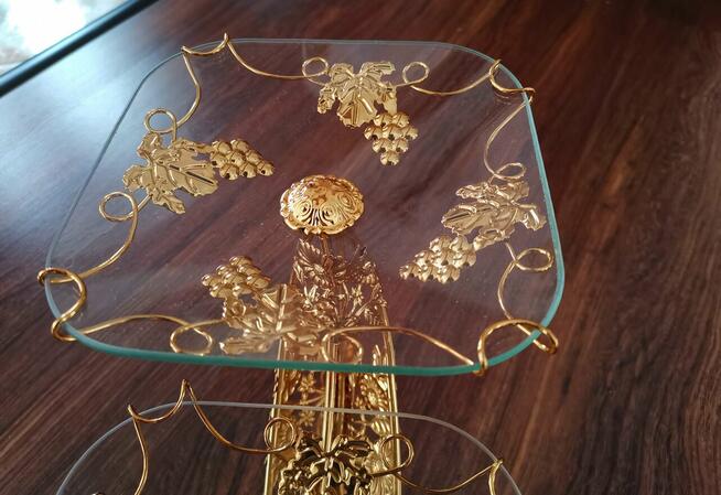 Złota patera na ciasto owoce słodycze w kształcie księżyca