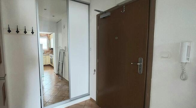 PRZESTRONNA KAWALERKA Z ODDZIELNĄ, WIDNĄ KUCHNIĄ I LOGGIĄ