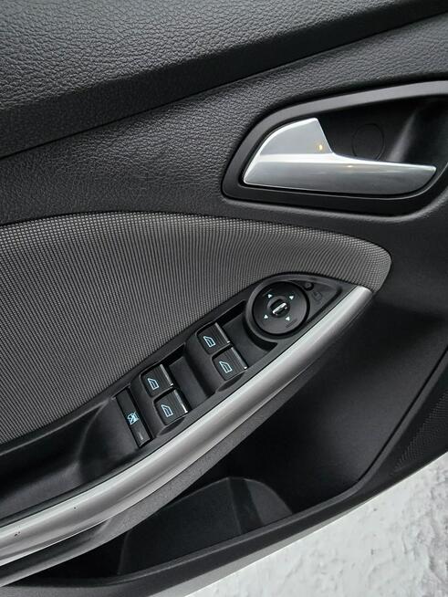 Ford Focus 1,6benz Klimatyzacja.Parktronic Przód i Tył.el.szyby>Centralka.
