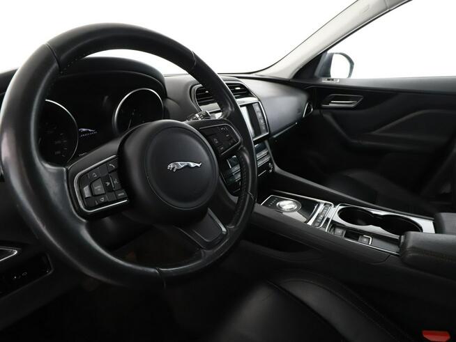 Jaguar F-PACE 20d Automat AWD Portfolio Nawigacja Tempomat Meridian Bixenon Kamera