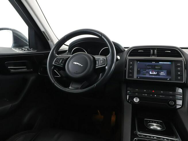 Jaguar F-PACE 20d Automat AWD Portfolio Nawigacja Tempomat Meridian Bixenon Kamera