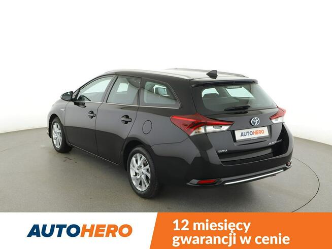 Toyota Auris hybryda kamera tempomat Bluetooth
