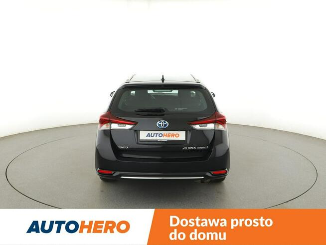 Toyota Auris hybryda kamera tempomat Bluetooth