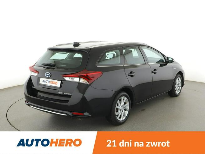 Toyota Auris hybryda kamera tempomat Bluetooth