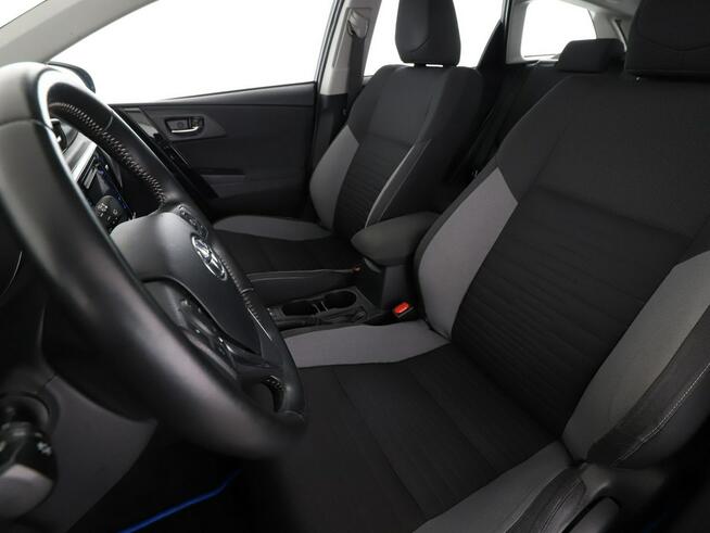 Toyota Auris hybryda kamera tempomat Bluetooth