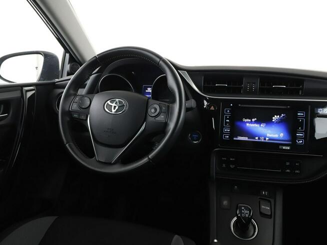 Toyota Auris hybryda kamera tempomat Bluetooth