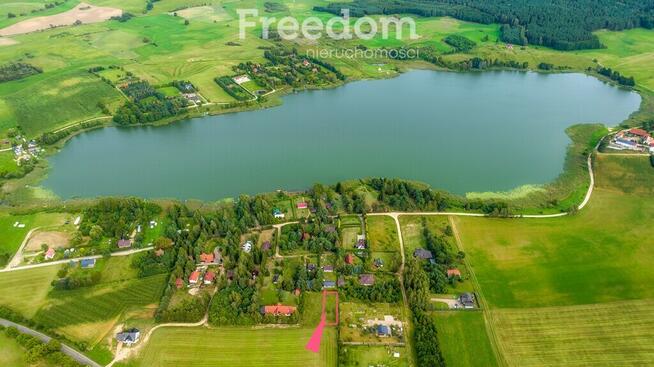 Sprzedam działkę nad jeziorem!