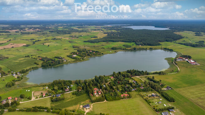 Sprzedam działkę nad jeziorem!