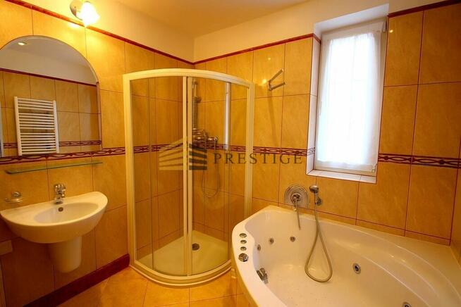 Kameralny apartamentowiec winda & garaż-Wilanów