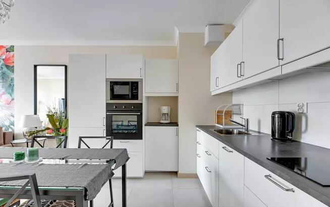 Atrakcyjne 2 pokoje z halą i komórką blisko Starego Miasta