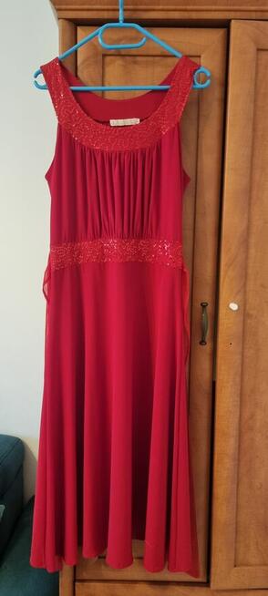 Sprzedam czerwoną sukienkę rozmiar 42-44
