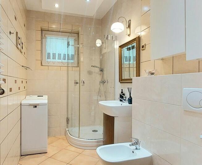 PRZESTRONNA KAWALERKA Z ODDZIELNĄ, WIDNĄ KUCHNIĄ I LOGGIĄ