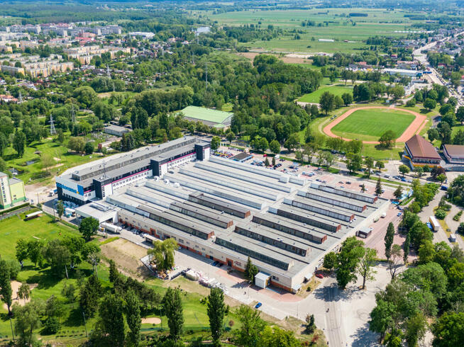 Magazyn w sercu Pabianic obok Castoramy i Eurocash