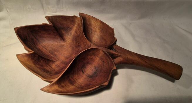 Drewniana miska orzech włoski taca patera ręcznie rzeźbiona