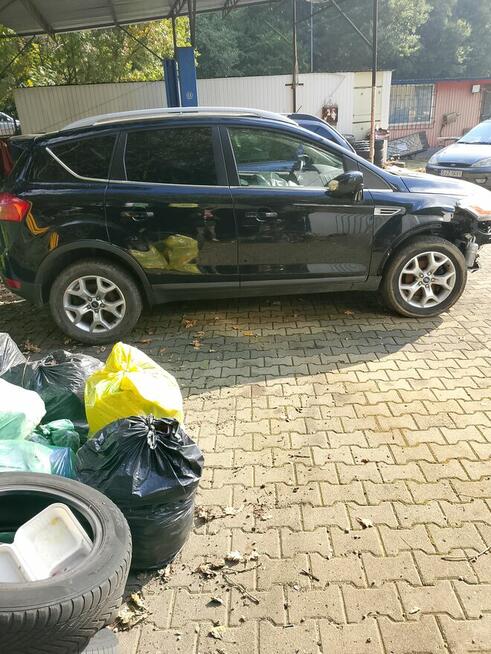 Ford Kuga uszkodzony