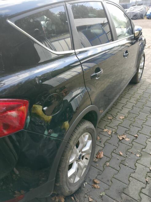 Ford Kuga uszkodzony