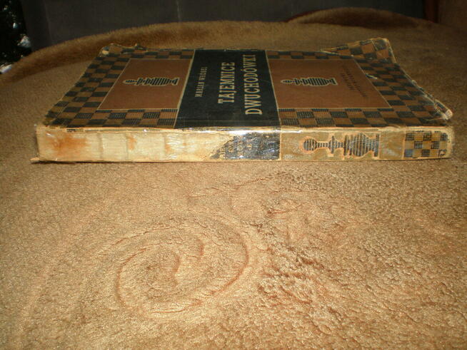 Sprzedam książke wydaną w roku 1955r., tajemnice dwuchodówki