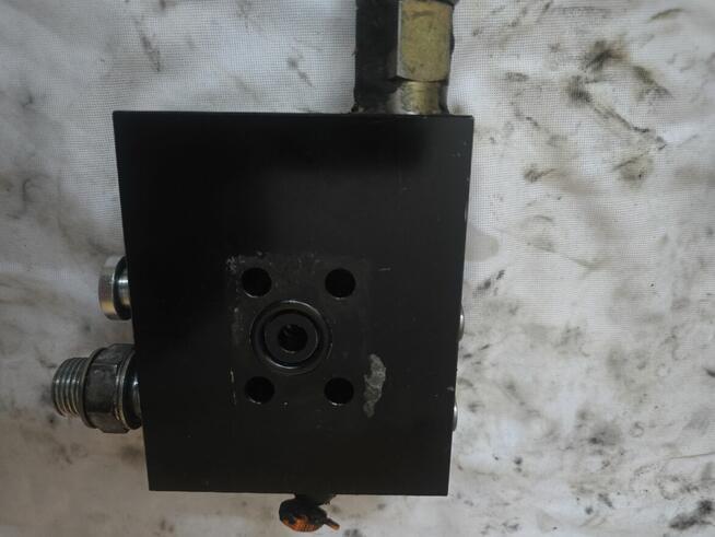 Zamek hydrauliczny siłownika HIAB R930066197, 350 Bar