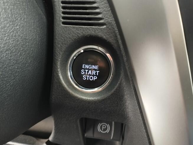 TOYOTA AVENSIS PANORAMA NAVI KAMERA HAK