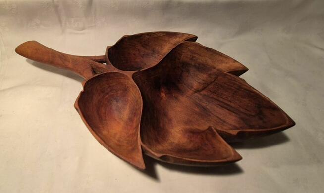 Drewniana miska orzech włoski taca patera ręcznie rzeźbiona