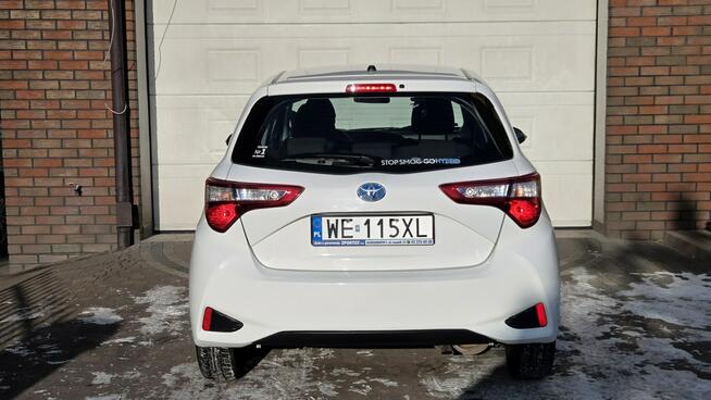 Toyota Yaris Hybrid 100 KM , Premium E-Cvt, Nawigacja,Salon PL,I WŁ,Serwis ASO,