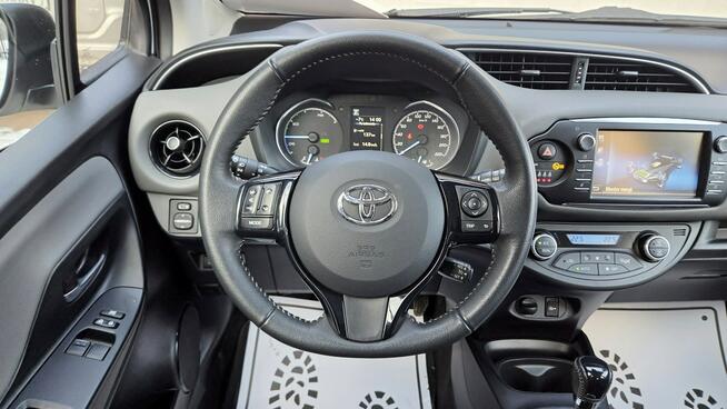 Toyota Yaris Hybrid 100 KM , Premium E-Cvt, Nawigacja,Salon PL,I WŁ,Serwis ASO,
