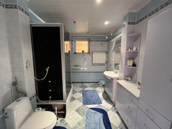 Dom wolnostojący z częścią handlową w Dęblinie.