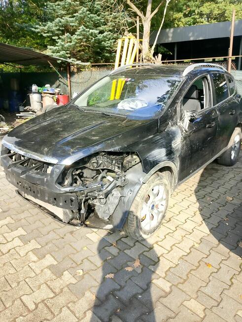 Ford Kuga uszkodzony
