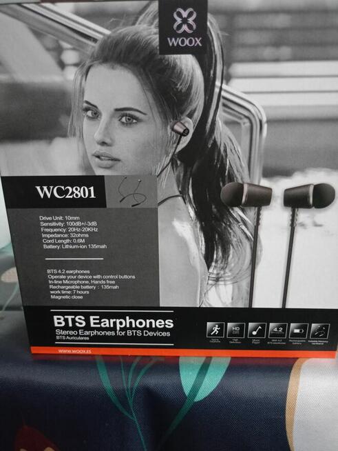 Słuchawaki bezprzewowdowe douszne.