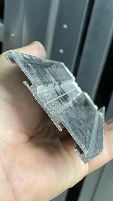 Listwa cokołowa przypodłogowa aluminiowa zlicowana ze ścianą