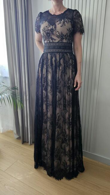 Tania wyprzedaż ciuchów z likwidacji sklepu, sukienki karna