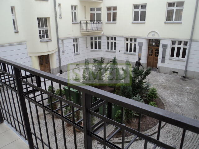 Zabytkowa kamienica , Centrum , recepcja, metro