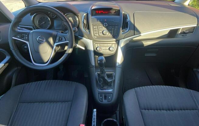 Opel Zafira Bezwypadkowy Hak ładny zadbany EURO 6