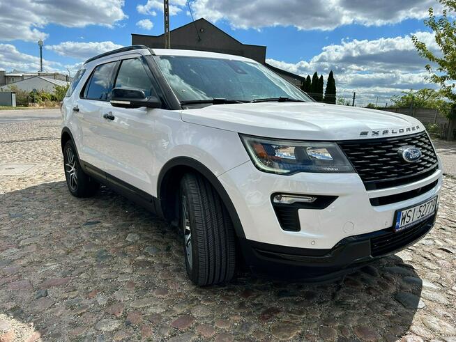 Ford Explorer 4x4 w bogatej wersji Sport