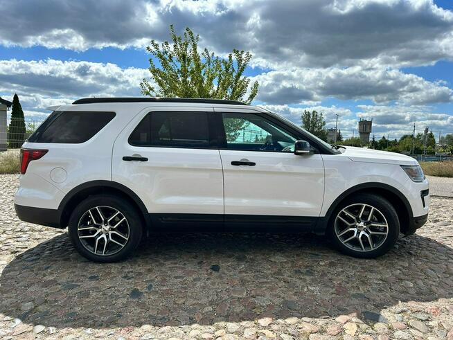 Ford Explorer 4x4 w bogatej wersji Sport