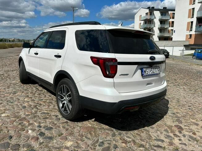 Ford Explorer 4x4 w bogatej wersji Sport