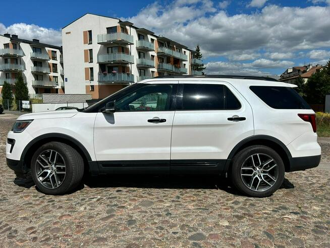 Ford Explorer 4x4 w bogatej wersji Sport