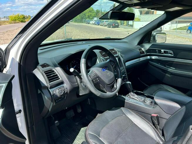 Ford Explorer 4x4 w bogatej wersji Sport