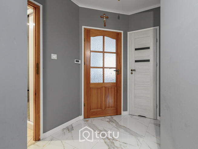 Dom Marki Celinówek, Okólna